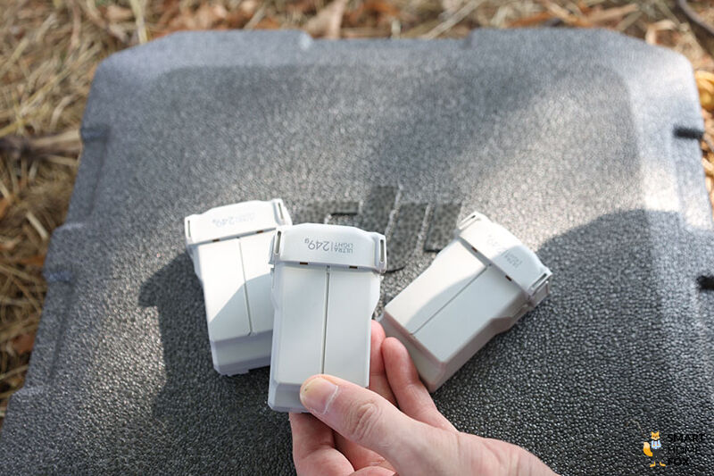 Die 3 Lithium-Ionen-Akkus der DJI Mini 3 Pro.